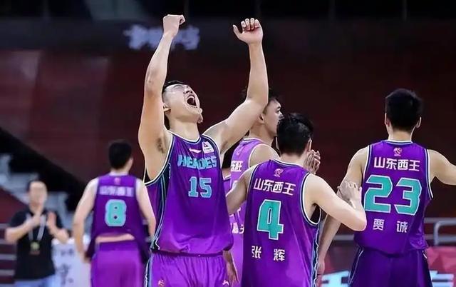 下载开云-京粤大战北京8分胜！周琦篮下统治力拉满！内线对决成胜负关键